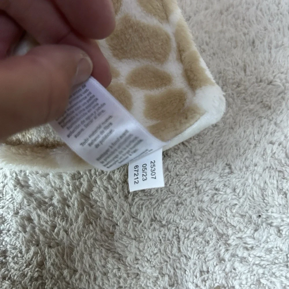 NEW Carter's Giraffe Security Blanket Plush Lovey Snuggler Pacifier‎ Holder